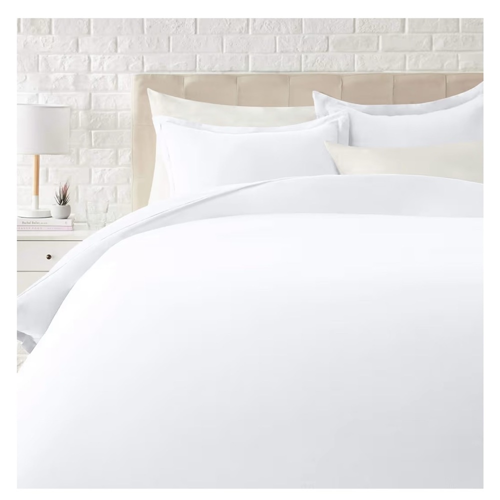 Amazon Basics Queen White Bedding Set